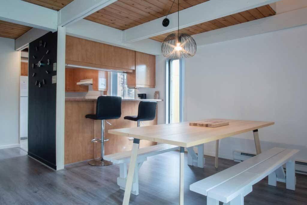 Chalet Mont Sainte-Anne โบเพร ภายนอก รูปภาพ